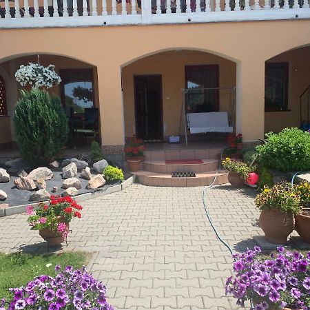 Apartmanovy Dom Magda Vrbov Εξωτερικό φωτογραφία